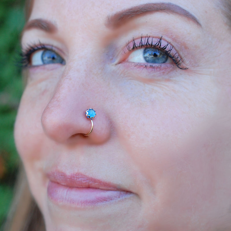 products/single_gold_enhancer_with_blue_chalcedony_5mm_1.jpg